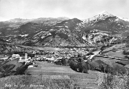 Cartolina Oulx panorama con strada a destra paese e montagne … | Immagine principale