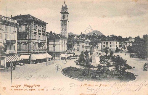 Cartolina Pallanza piazza animata 1904