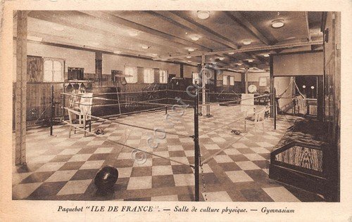 Cartolina Paqueboat Ile de France Salle de culture phisique Gymnasium | Immagine principale