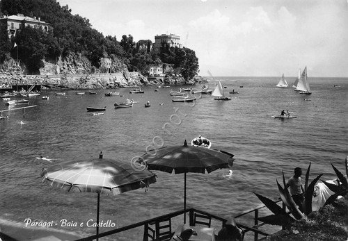 Cartolina Paraggi Baia e castello animata barche 1962