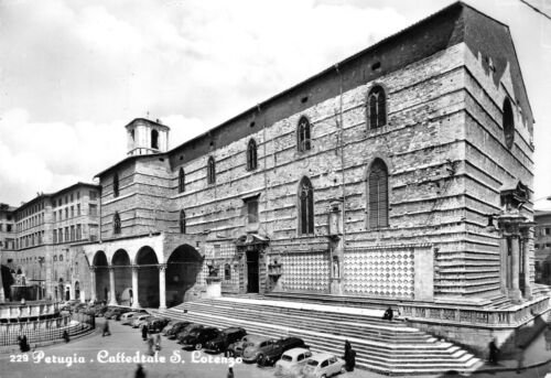 Cartolina Perugia Cattedrale San Lorenzo auto d'epoca timbro PT 1968