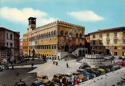 Cartolina Perugia Palazzo Comunale piazza auto colorate anni '70 | Immagine Gallery 1