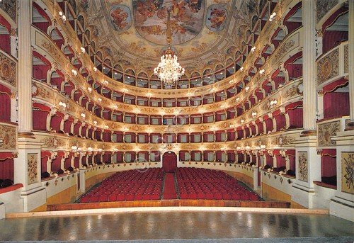 Cartolina Perugia Teatro Comunale F. Morlacchi interno anni '70 | Immagine principale