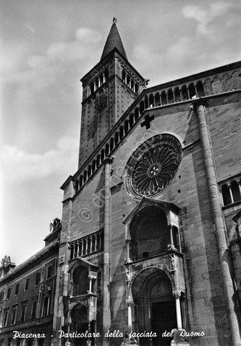 Cartolina Piacenza Duomo facciata particolare | Immagine principale
