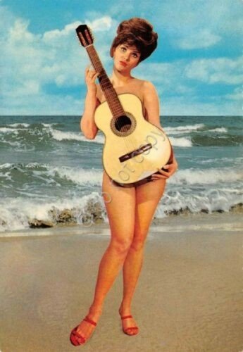Cartolina Pin Up con chitarra | Immagine principale