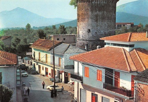 Cartolina Pontelatone Via Torre animata case anni '90