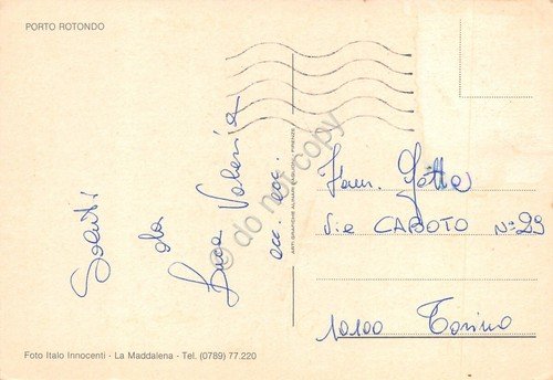 Cartolina Porto Rotondo una piazzetta grinze in affrancatura (Sassari)