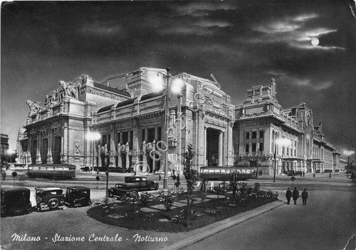 Cartolina Postcard - Milano Stazione Centrale auto d'epoca notturno 1955