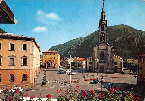 Cartolina Predazzo Piazza del Comune e Chiesa (Trento)