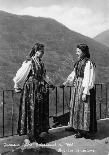 Cartolina Premana Alta Valsassina Ragazze in costume 1951 | Immagine principale