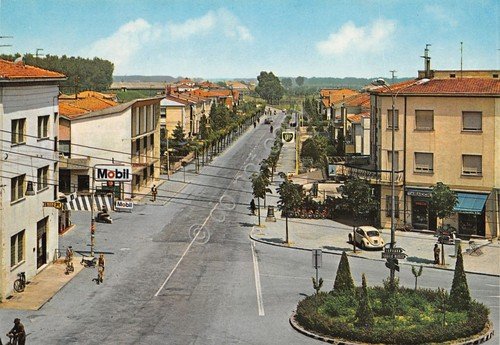 Cartolina Quistello Mantova Piazzale Pignatti Via Romei distributore Mobil | Immagine principale