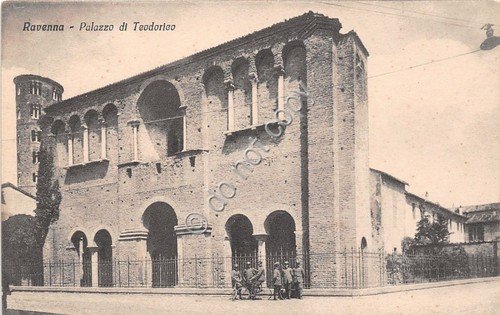 Cartolina Ravenna Palazzo di Teodorico animata soldati anni '40