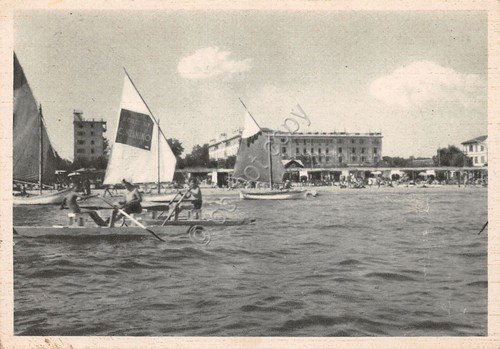 Cartolina Riccione Grand Hotel dal mare pattini 1949 Timbro Profumo … | Immagine principale