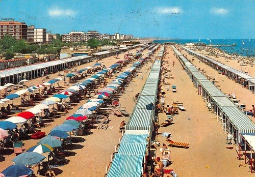 Cartolina Riccione la grande spiaggia stabilimenti balneari animata 1968 | Immagine principale