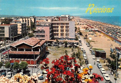 Cartolina Riccione panorama dall'alto di alberghi e spiaggia (Rimini)