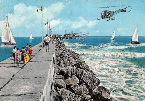 Cartolina Rimini mareggiata al molo con elicottero animata 1962