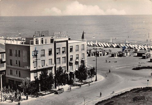 Cartolina Rimini Spiaggia da Piazzale Tripoli