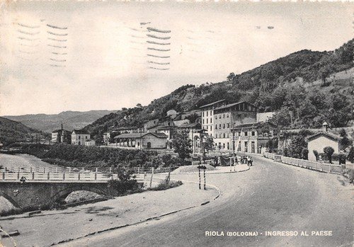 Cartolina Riola Ingresso al paese 1954 | Immagine principale