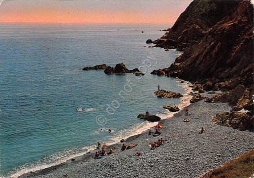 Cartolina Riva Trigoso lo scoglio di Rena spiaggia animata dall'alto … | Immagine principale