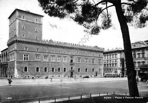 Cartolina Roma Palazzo Venezia Timbro a targhetta Impermeabili Lilion 1950