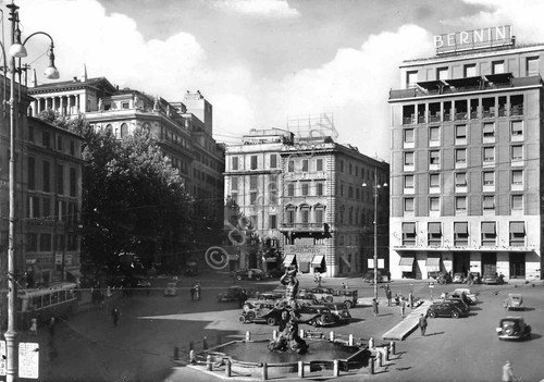 Cartolina Roma Piazza Barberini Hotel Bernini anni '50