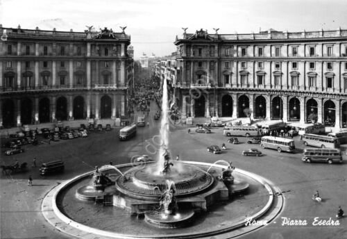 Cartolina Roma Piazza Esedra con auto d'epoca e bus 1965