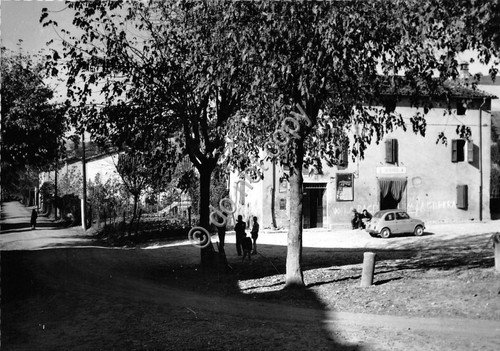 Cartolina S. Ilario Buganza Piazza animata | Immagine principale