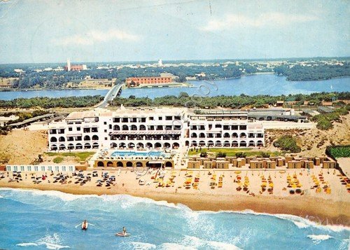 Cartolina Sabaudia Hotel Le Dune 1976 Timbro visitate Circeo (Latina)
