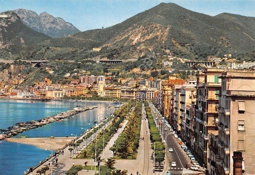 Cartolina Salerno Lungomare Trieste case alberghi strada anni '80