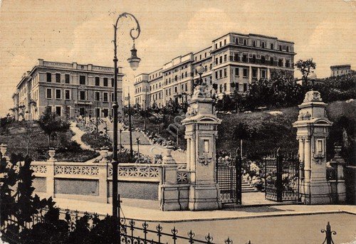 Cartolina Salsomaggiore Alberghi Porro e Valentini 1957 tassata | Immagine principale