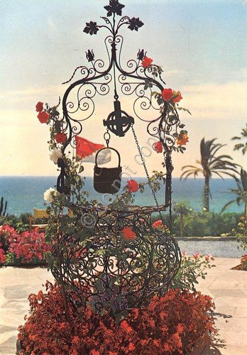 Cartolina San Remo Royal Hotel Pozzetto veneziano nel giardino | Immagine principale