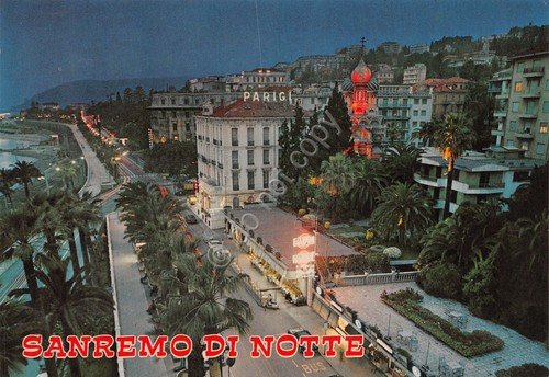 Cartolina Sanremo vista della città dall'alto Hotel de Paris Notturno | Immagine principale
