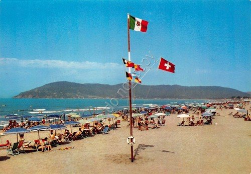 Cartolina Sarzana Marinella la spiaggia animata (La Spezia) | Immagine principale