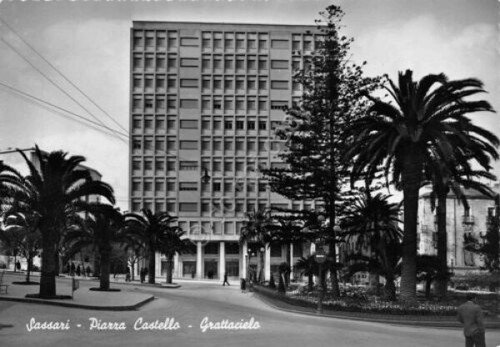 Cartolina Sassari Piazza Castello Grattacielo 1952