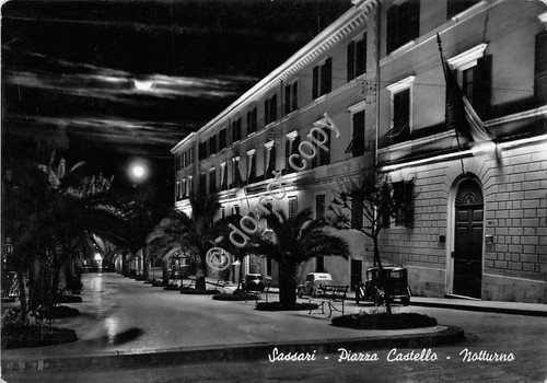 Cartolina Sassari Piazza Castello Notturno Auto d'epoca | Immagine principale