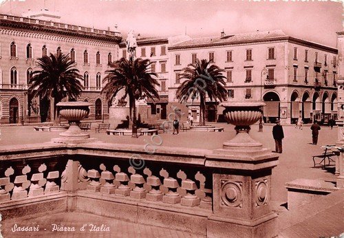 Cartolina Sassari Piazza d' Italia 1951 timbro ossiuri danneggiata | Immagine principale