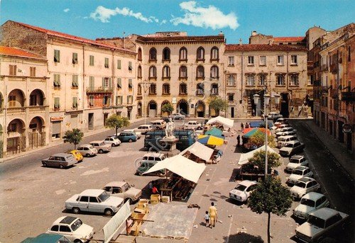 Cartolina Sassari Piazza Tola mercato auto | Immagine principale