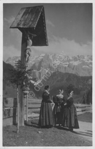 Cartolina Selva Val Gardena Donne in abito tradizionale (Bolzano) | Immagine principale