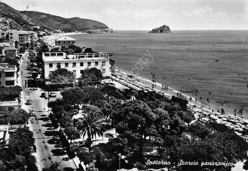 Cartolina Spotorno panorama parziale spiaggia 1956