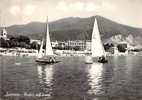 Cartolina Spotorno Panorama spiaggia dal mare vele 1957 (Genova)