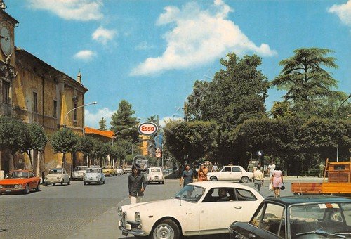 Cartolina Sulmona Piazza Tresca animata auto ESSO anni '80