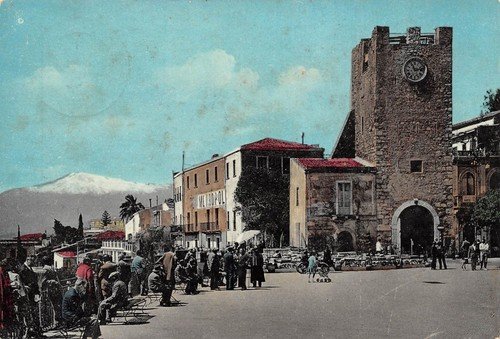 Cartolina Taormina Piazza S. Agostino Etna animata 1961