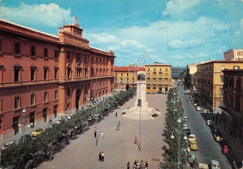 Cartolina Taranto Piazza Vittoria Monumento ai Caduti dall'alto animata