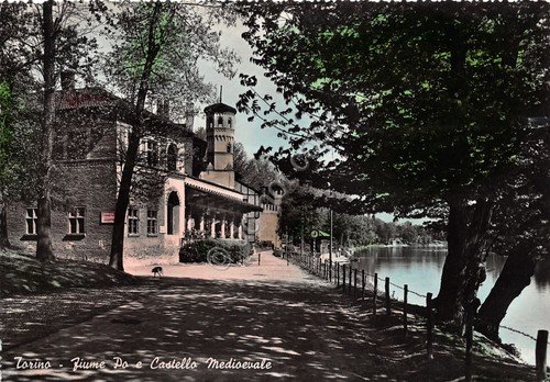 Cartolina Torino Fiume Po Castello Medioevale colorata 1953 ED SACAT