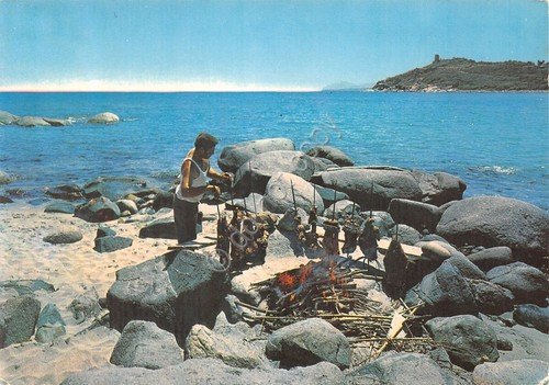 Cartolina Tortolì Golfo S. Gemiliano Porcetti allo spiedo sulla spiaggia