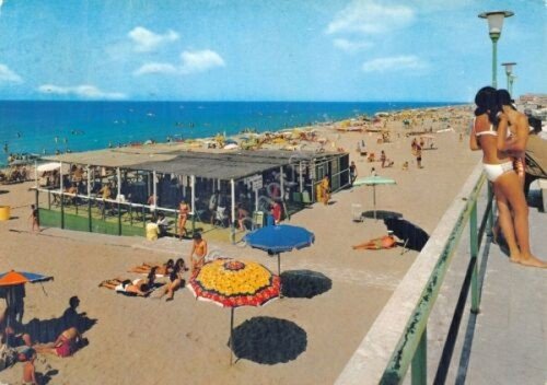 Cartolina Torvaianica animata spiaggia 1975 | Immagine principale