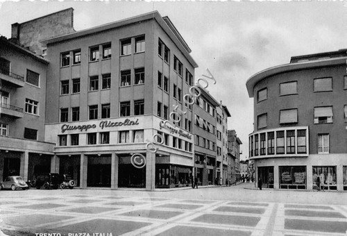 Cartolina Trento Piazza Italia insegna Giuseppe Niccolini