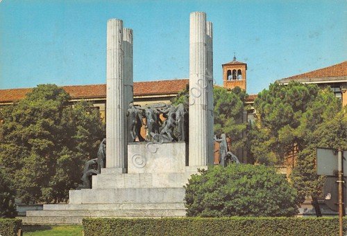 Cartolina Treviso Piazza della Vittoria monumento anni '70 | Immagine principale