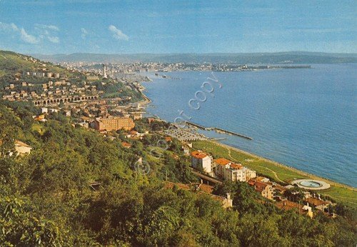 Cartolina Trieste panorama generale con costa anni '80 | Immagine principale