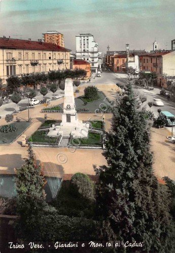 Cartolina Trino Vercellese Giardini e Monumento ai Caduti case colorata … | Immagine principale